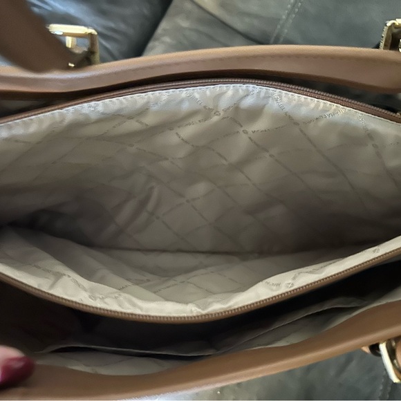 Michael Kors Gently used Laptop Bag - 18” X 16” Logo - Picture 6 of 7